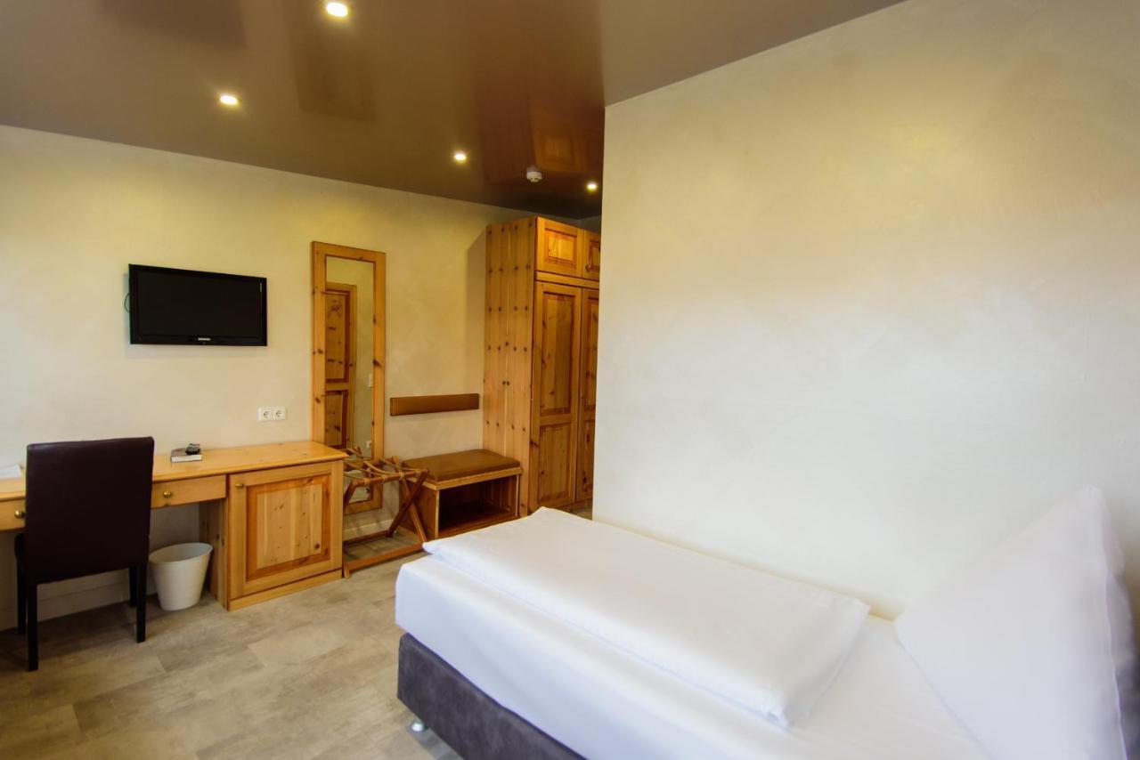 Hotel Bohn Μέτσινγκεν Εξωτερικό φωτογραφία