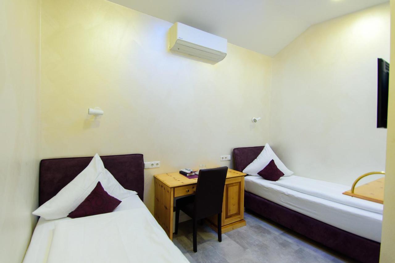 Hotel Bohn Μέτσινγκεν Εξωτερικό φωτογραφία