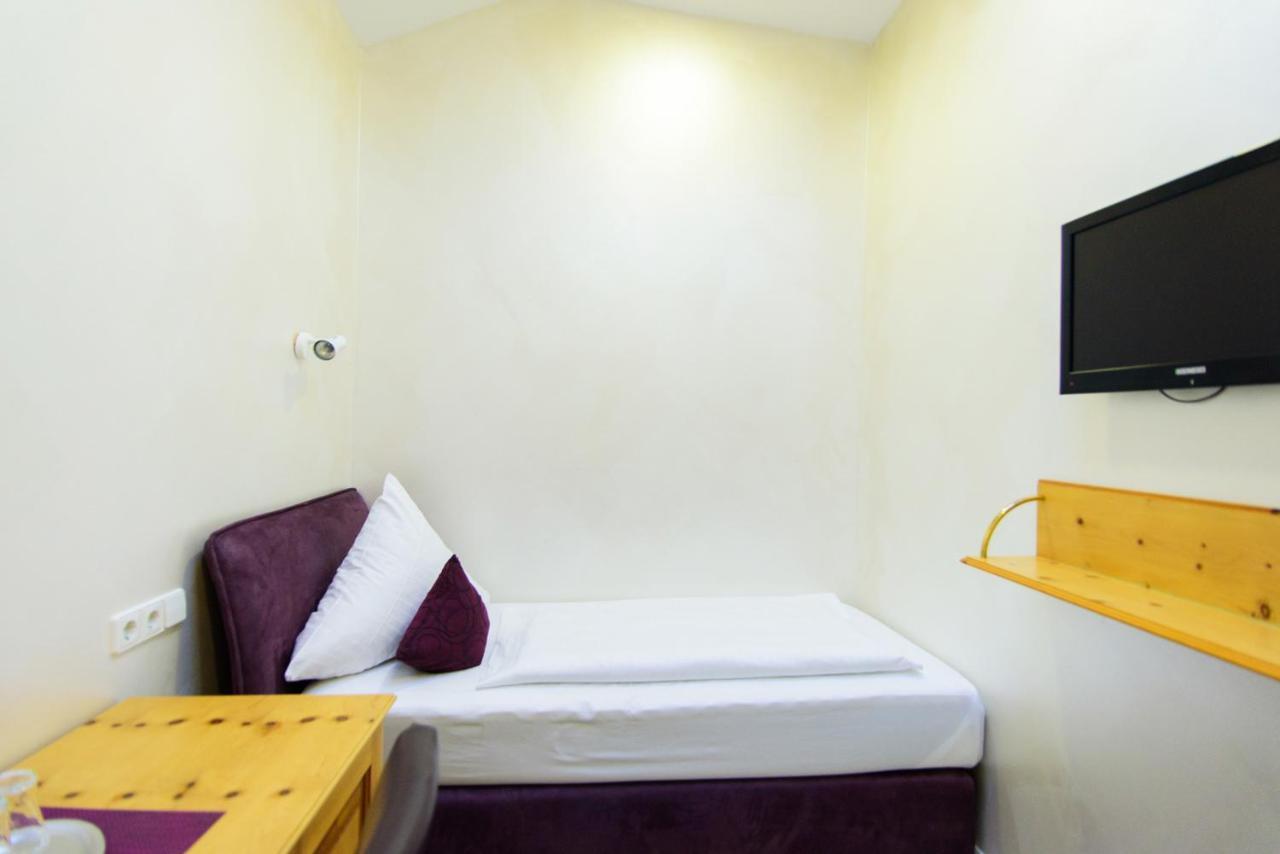 Hotel Bohn Μέτσινγκεν Εξωτερικό φωτογραφία