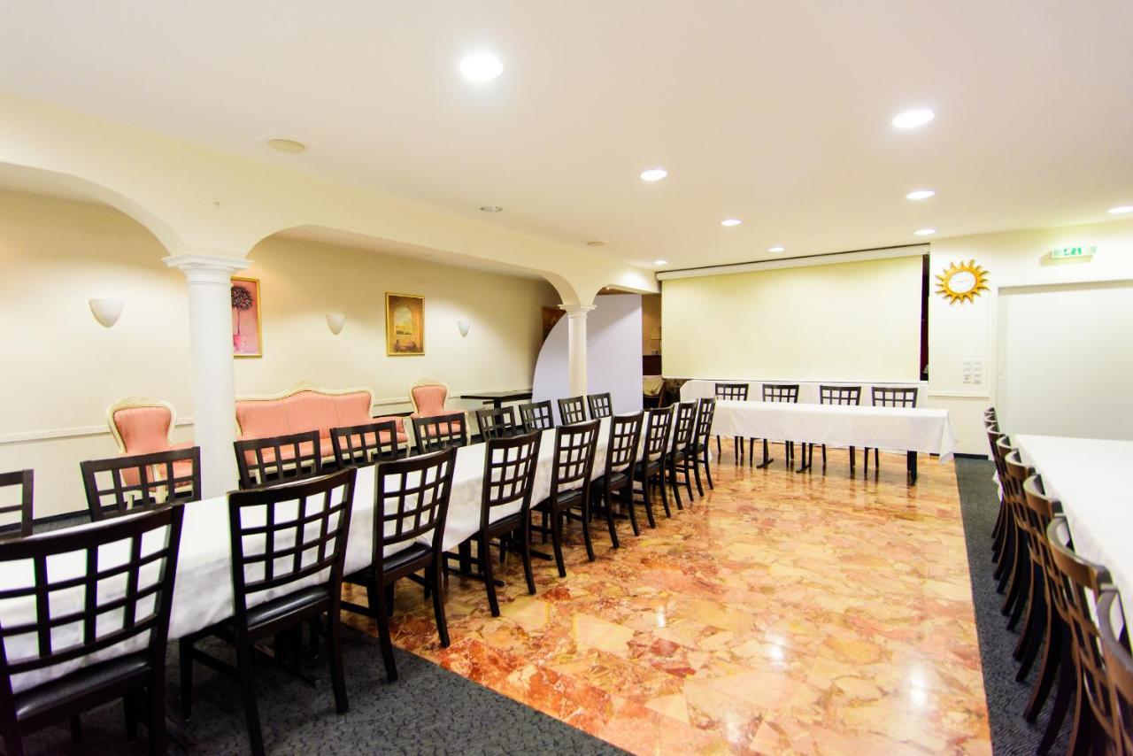 Hotel Bohn Μέτσινγκεν Εξωτερικό φωτογραφία