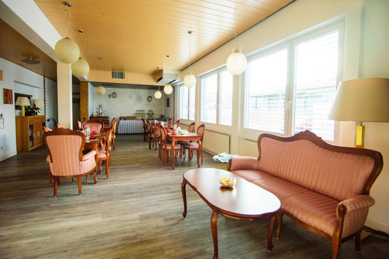 Hotel Bohn Μέτσινγκεν Εξωτερικό φωτογραφία