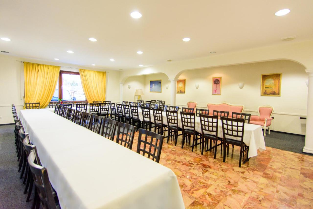 Hotel Bohn Μέτσινγκεν Εξωτερικό φωτογραφία